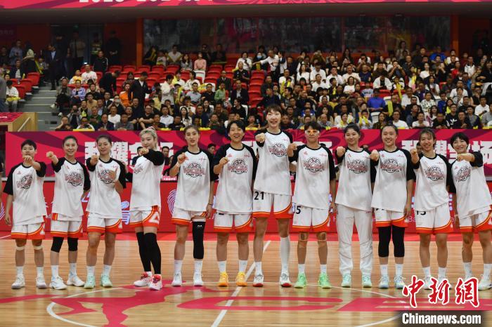 成都灯光璀璨揭幕夜，姚明现身宣布WCBA新赛季正