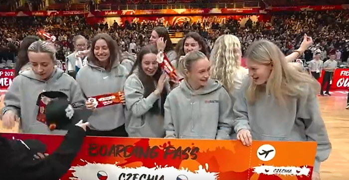 中国女篮力克巴西锁定世界杯席位 日本队险胜澳