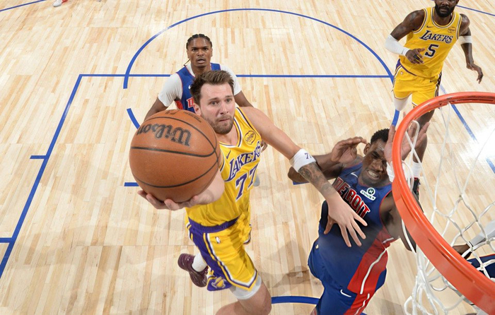 湖人客场告负终结九连胜