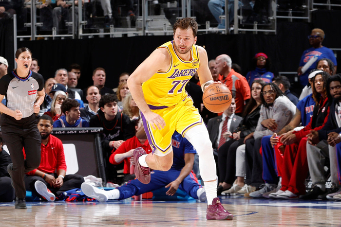 湖人客场告负终结九连胜 东契奇关键球失误成败