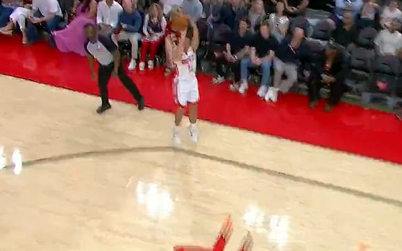 谢泼德首节三分三记抢断引爆火箭热火对决