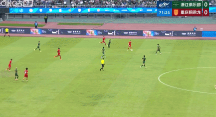 浙江0-1重庆铜梁龙 米特里策两次揪头发遭红牌罚