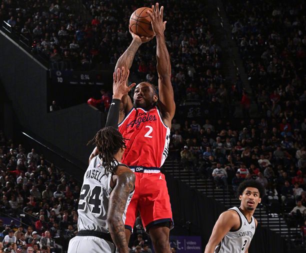 雷霆力克湖人登顶西部第一 马刺11连胜领跑第二