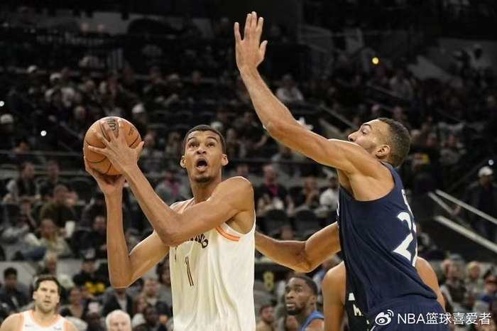 季后赛球星表现：唐斯、詹姆斯、亚历山大领跑